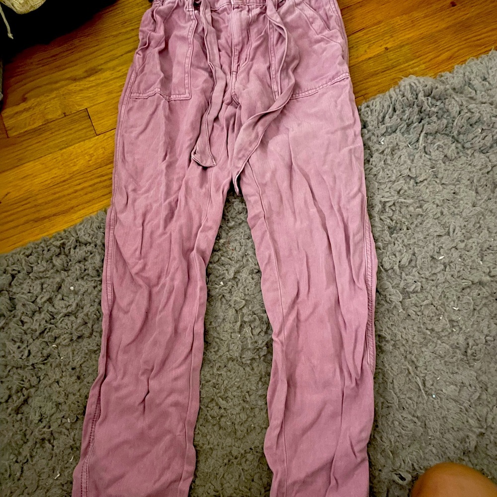 american eagle pink pants tie